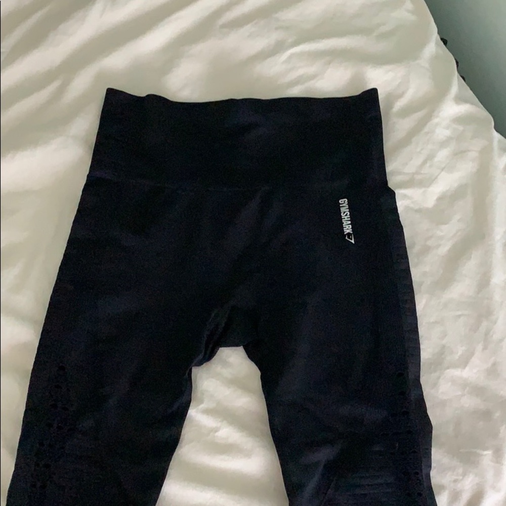 Gym shark leggings